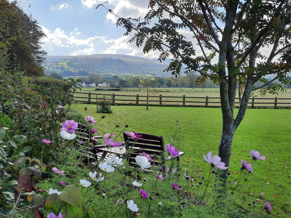 The Lodge Brecon B&B Eksteriør billede